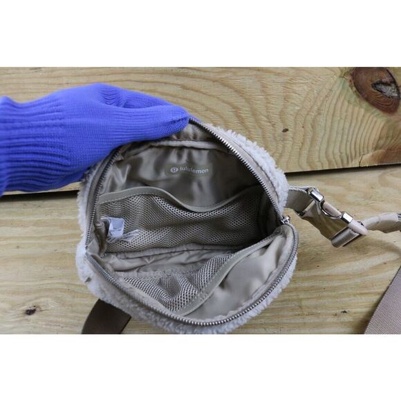 Lululemon Belt Bag Everywhere Fleece Natural Sherpa Fanny Pack Crossbody - Picture 4 of 10